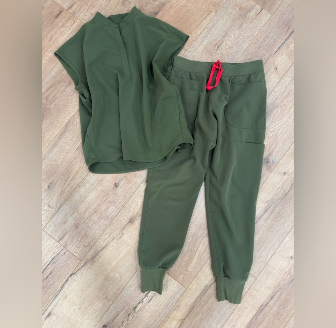Figs Olive Jogger Scrub Set